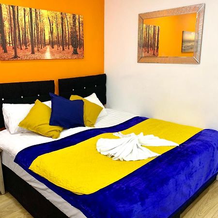 London 2 Bedroom Apartment, Kitchen, Reception And Private Garden エクステリア 写真