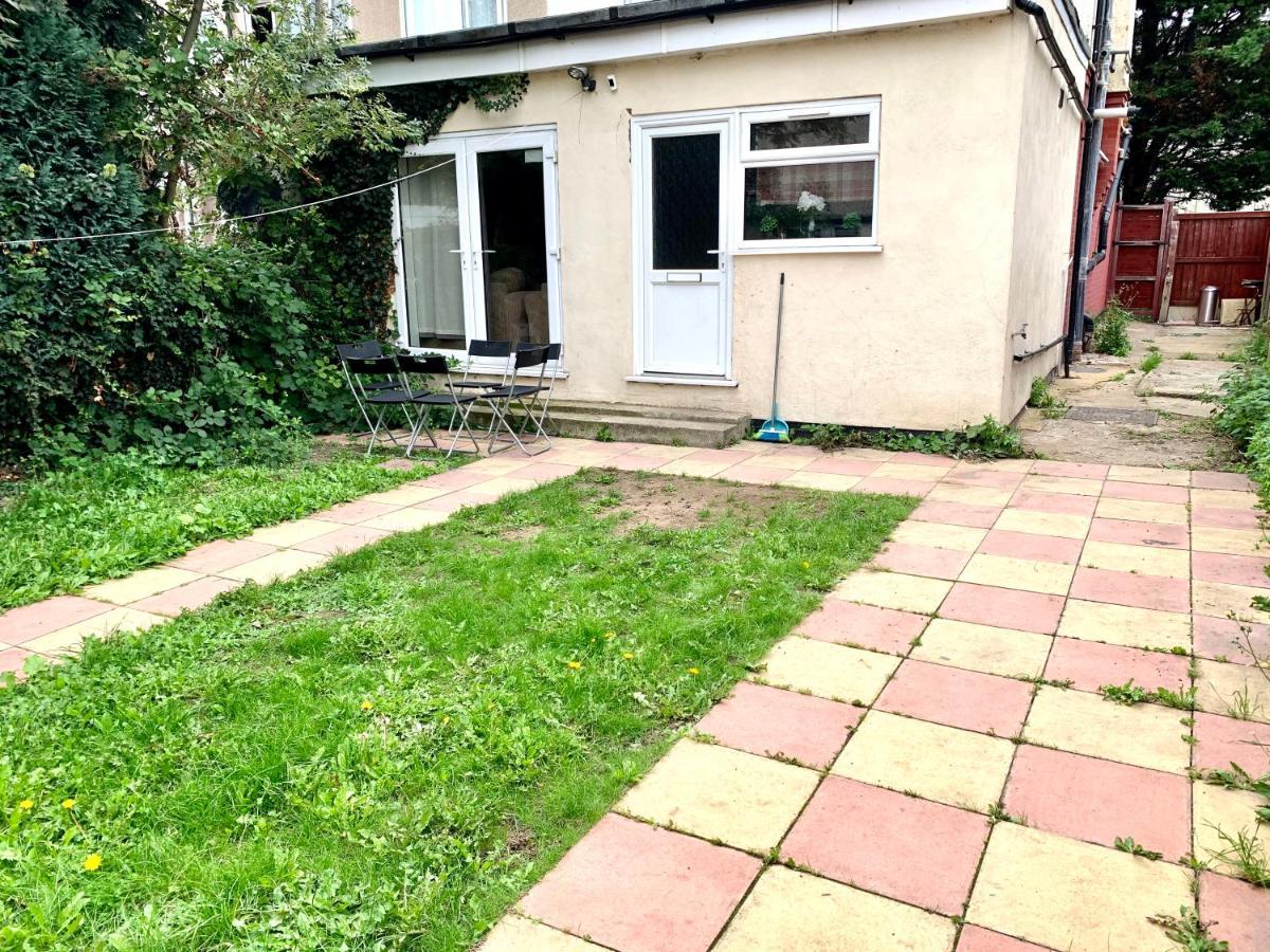 London 2 Bedroom Apartment, Kitchen, Reception And Private Garden エクステリア 写真
