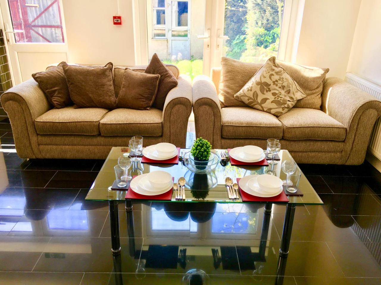 London 2 Bedroom Apartment, Kitchen, Reception And Private Garden エクステリア 写真