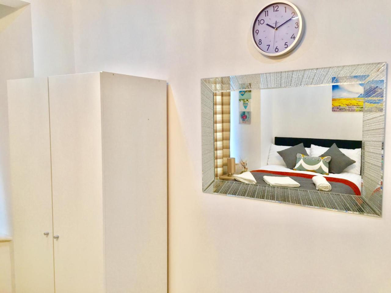 London 2 Bedroom Apartment, Kitchen, Reception And Private Garden エクステリア 写真