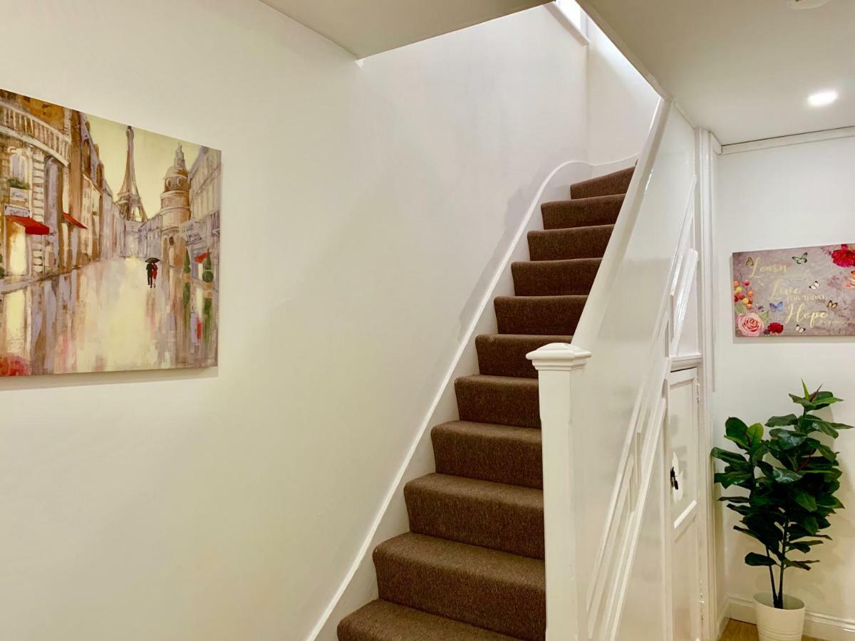 London 2 Bedroom Apartment, Kitchen, Reception And Private Garden エクステリア 写真