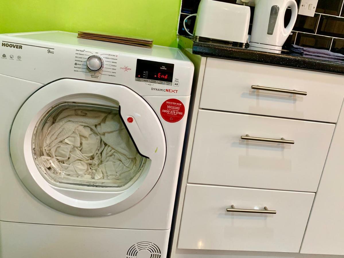 London 2 Bedroom Apartment, Kitchen, Reception And Private Garden エクステリア 写真