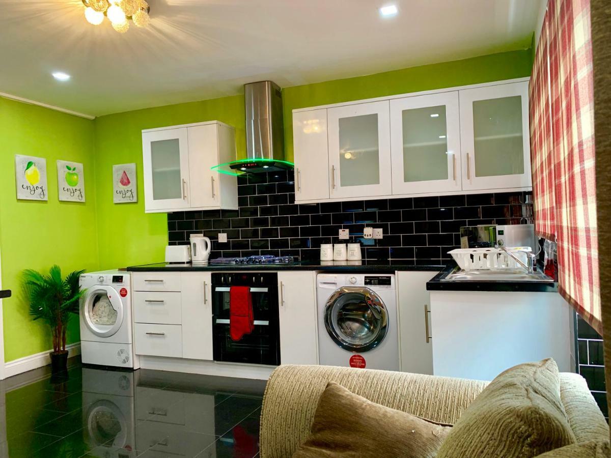 London 2 Bedroom Apartment, Kitchen, Reception And Private Garden エクステリア 写真
