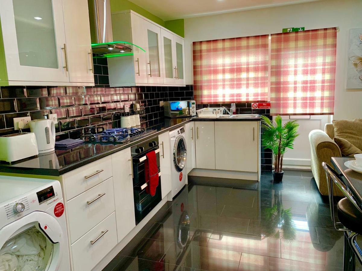 London 2 Bedroom Apartment, Kitchen, Reception And Private Garden エクステリア 写真