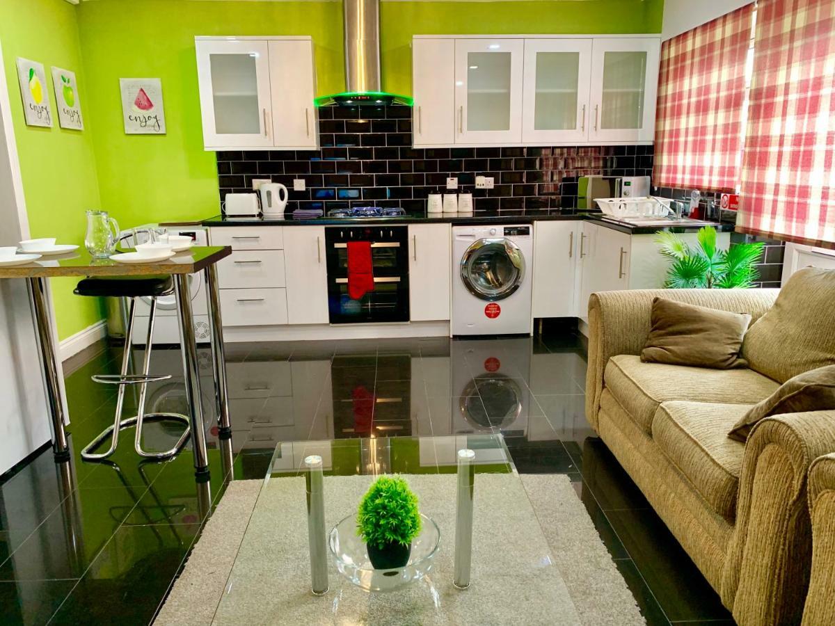 London 2 Bedroom Apartment, Kitchen, Reception And Private Garden エクステリア 写真