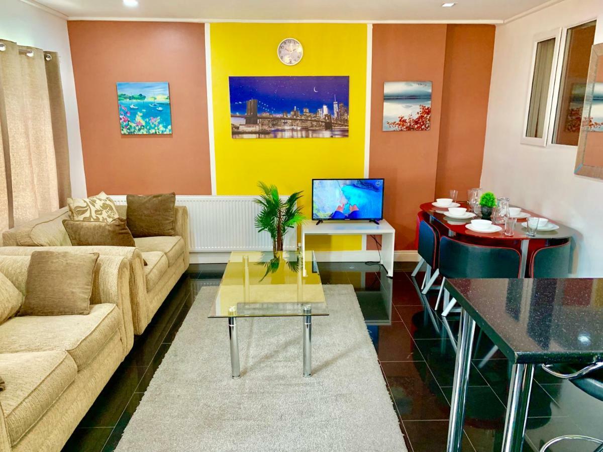 London 2 Bedroom Apartment, Kitchen, Reception And Private Garden エクステリア 写真