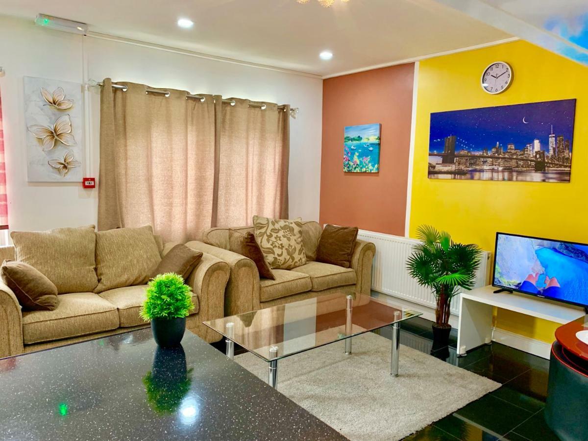 London 2 Bedroom Apartment, Kitchen, Reception And Private Garden エクステリア 写真