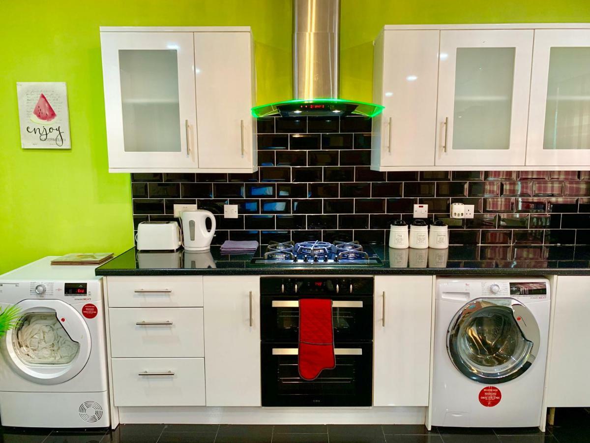 London 2 Bedroom Apartment, Kitchen, Reception And Private Garden エクステリア 写真