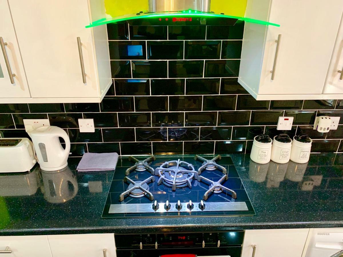 London 2 Bedroom Apartment, Kitchen, Reception And Private Garden エクステリア 写真