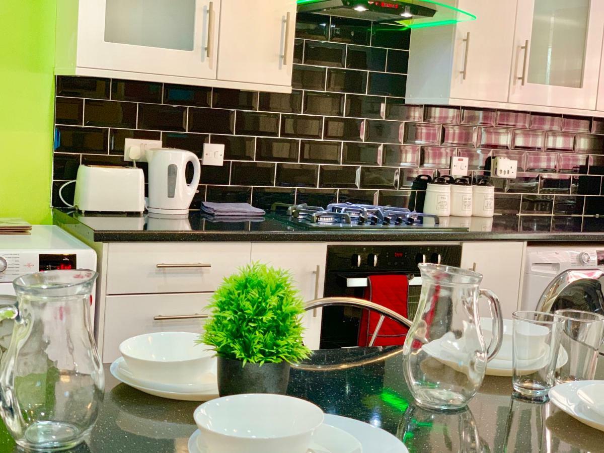 London 2 Bedroom Apartment, Kitchen, Reception And Private Garden エクステリア 写真