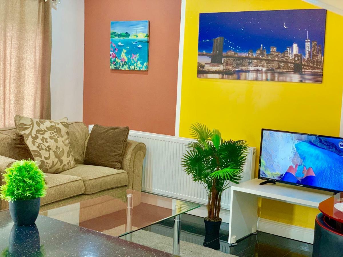 London 2 Bedroom Apartment, Kitchen, Reception And Private Garden エクステリア 写真